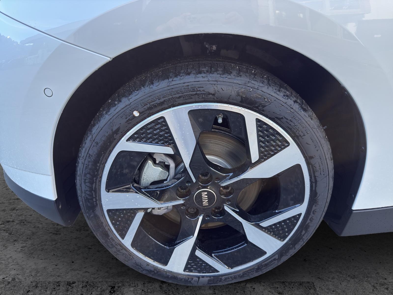 MINI J01 Cooper SE - 9