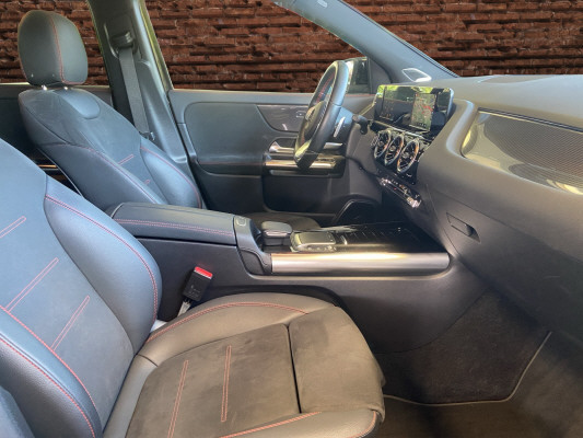 MERCEDES-BENZ GLA 200d AMG Line - 11
