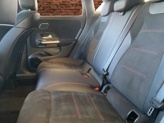 MERCEDES-BENZ GLA 200d AMG Line - 13