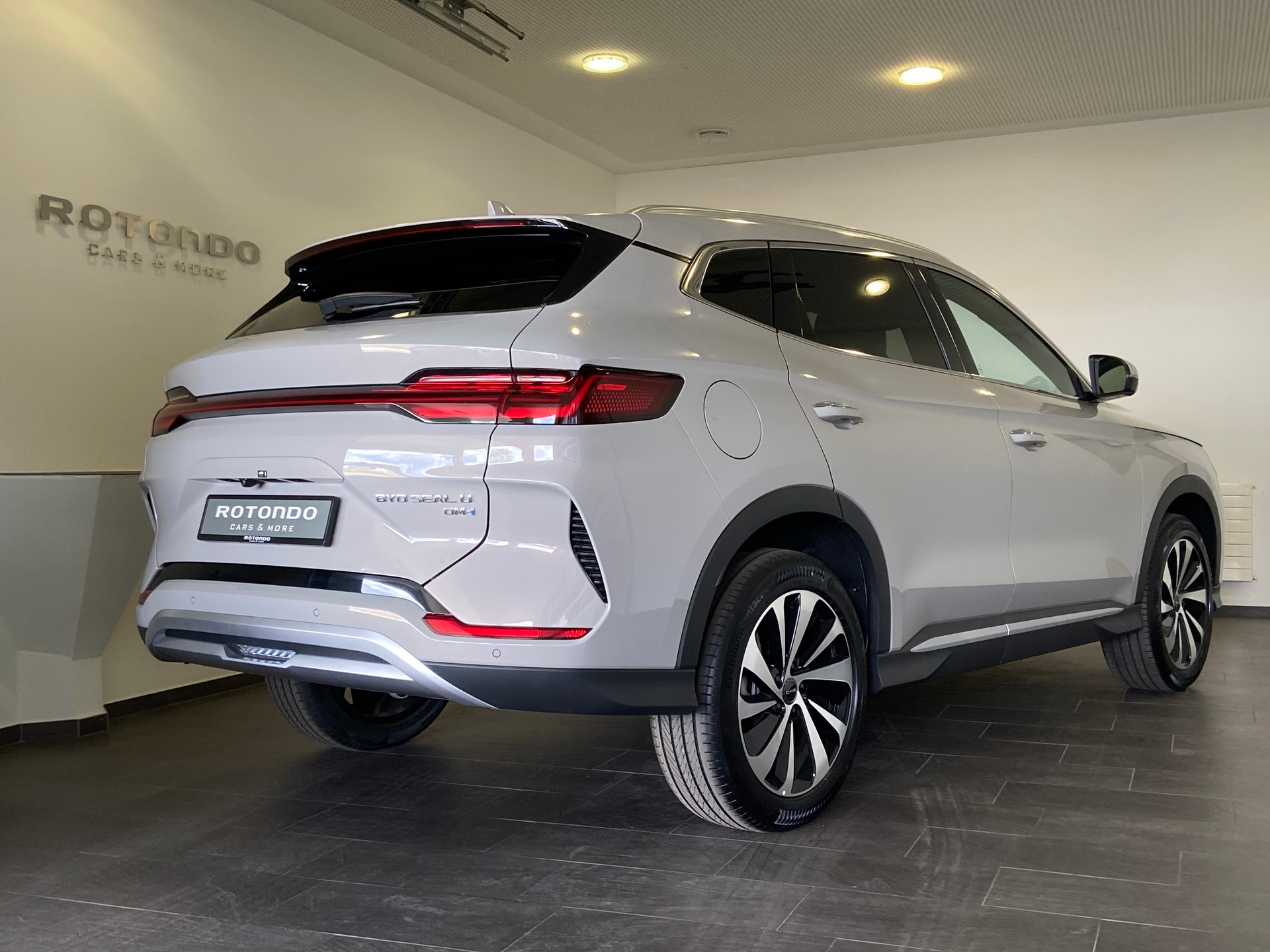 BYD Seal U DM-i Design AWD - 2