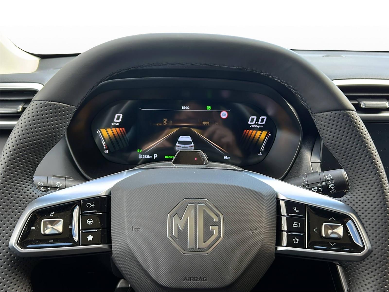 MG ZS 1.5 Hybrid+ Luxury - 11