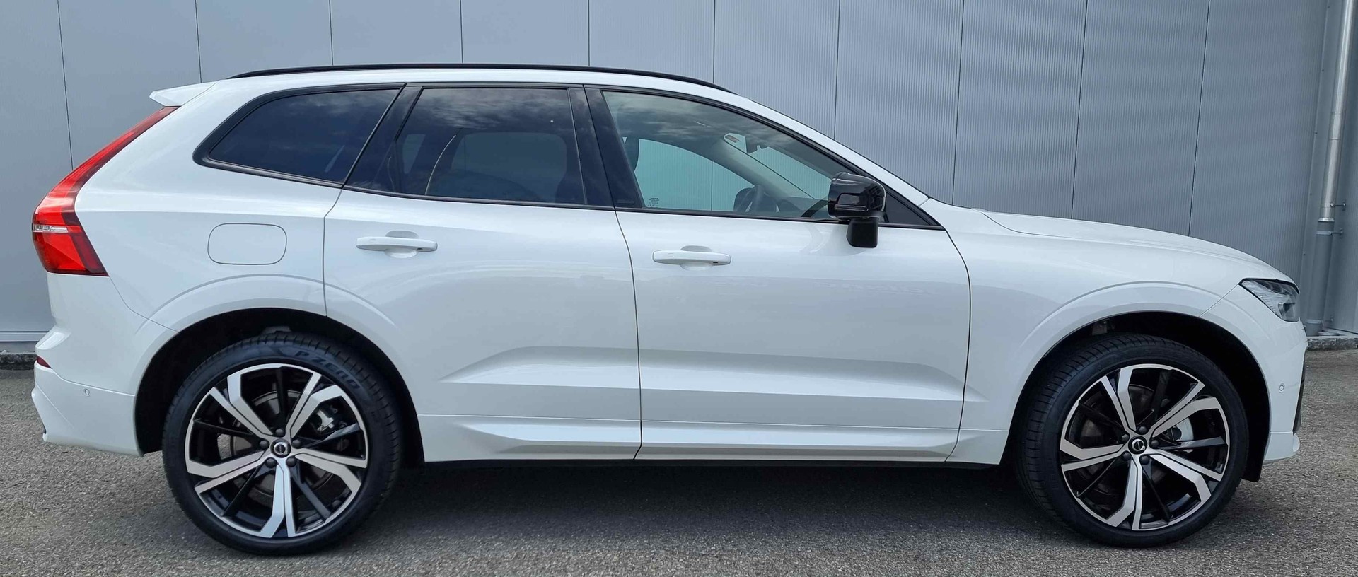 VOLVO XC60 T6 eAWD PluginHybrid Ultimate Dark Geartronic - 3