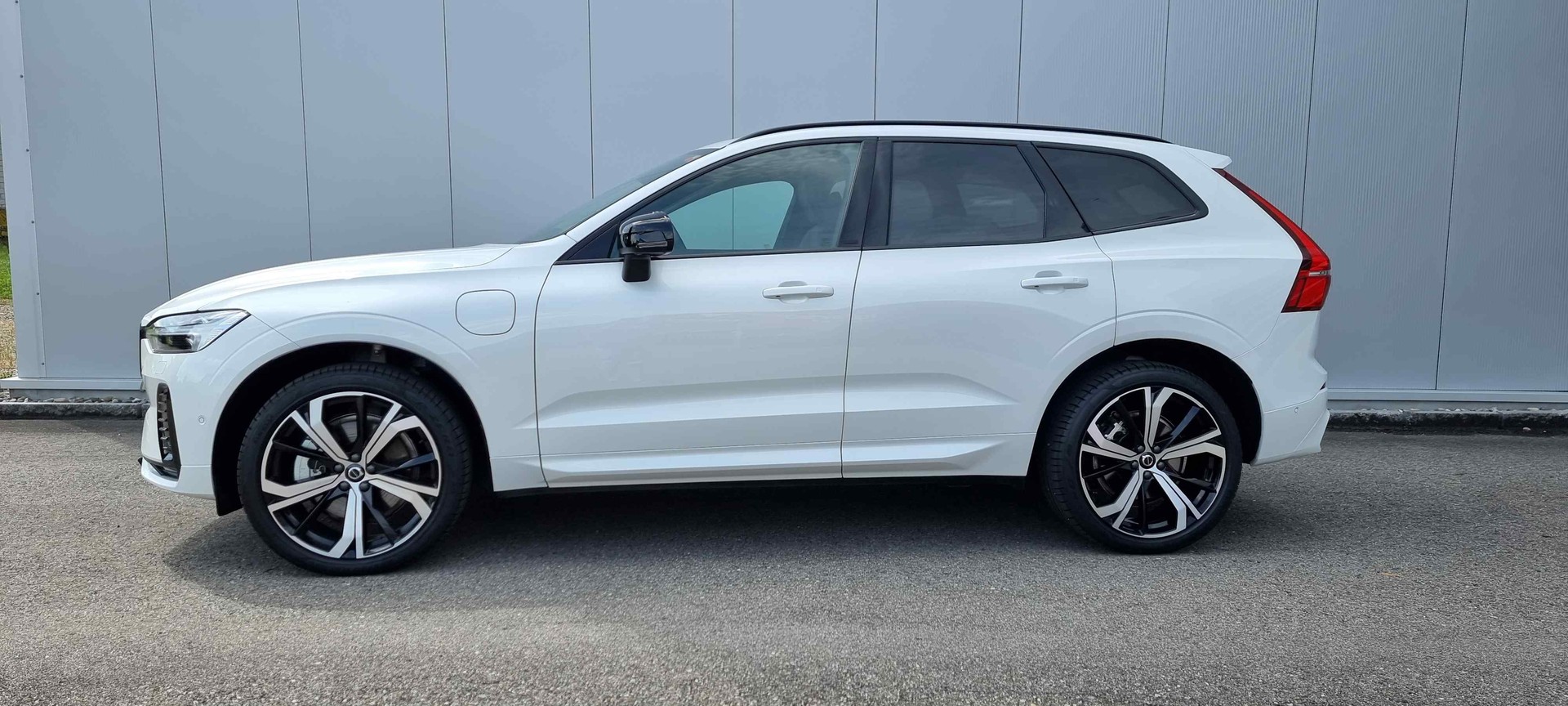 VOLVO XC60 T6 eAWD PluginHybrid Ultimate Dark Geartronic