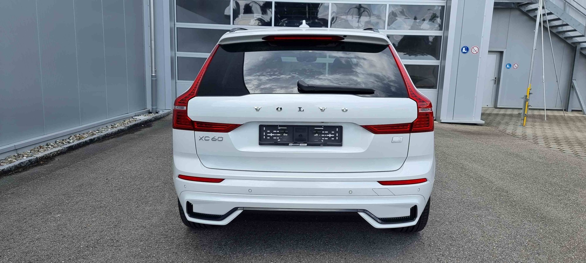 VOLVO XC60 T6 eAWD PluginHybrid Ultimate Dark Geartronic - 6