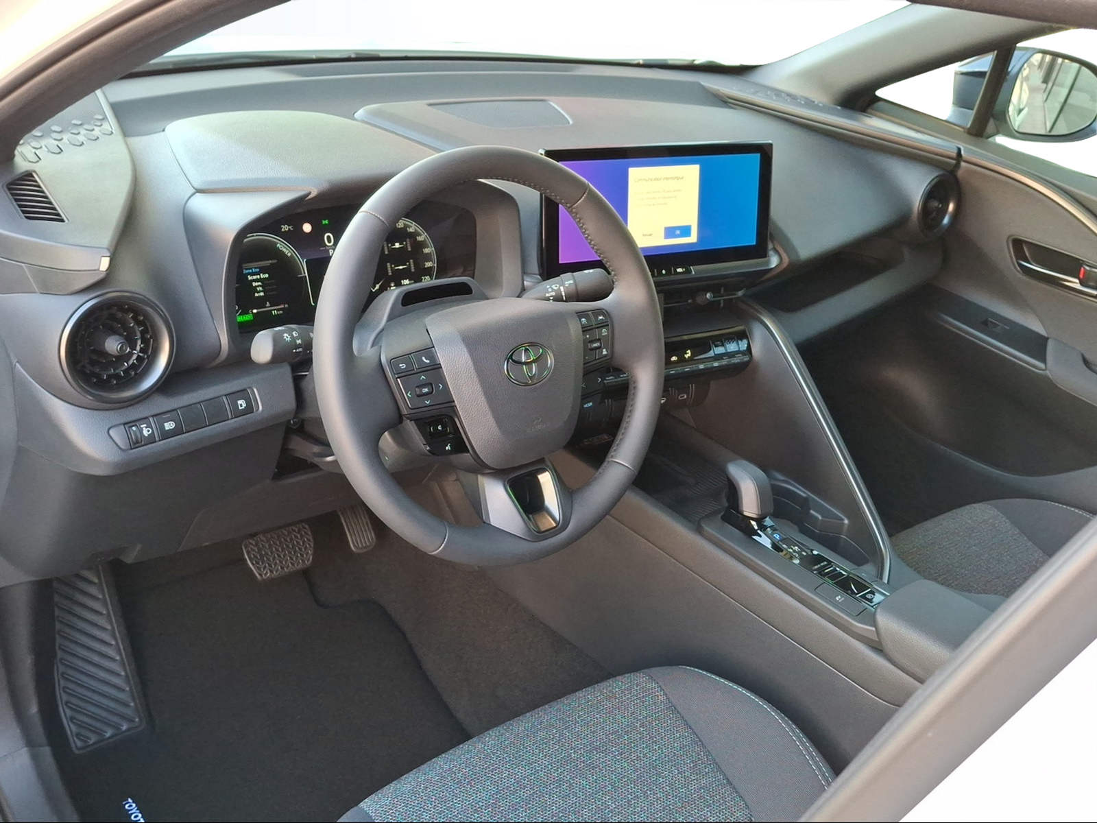 TOYOTA C-HR 2.0 HSD CVT Swiss Edition 4WD - 10