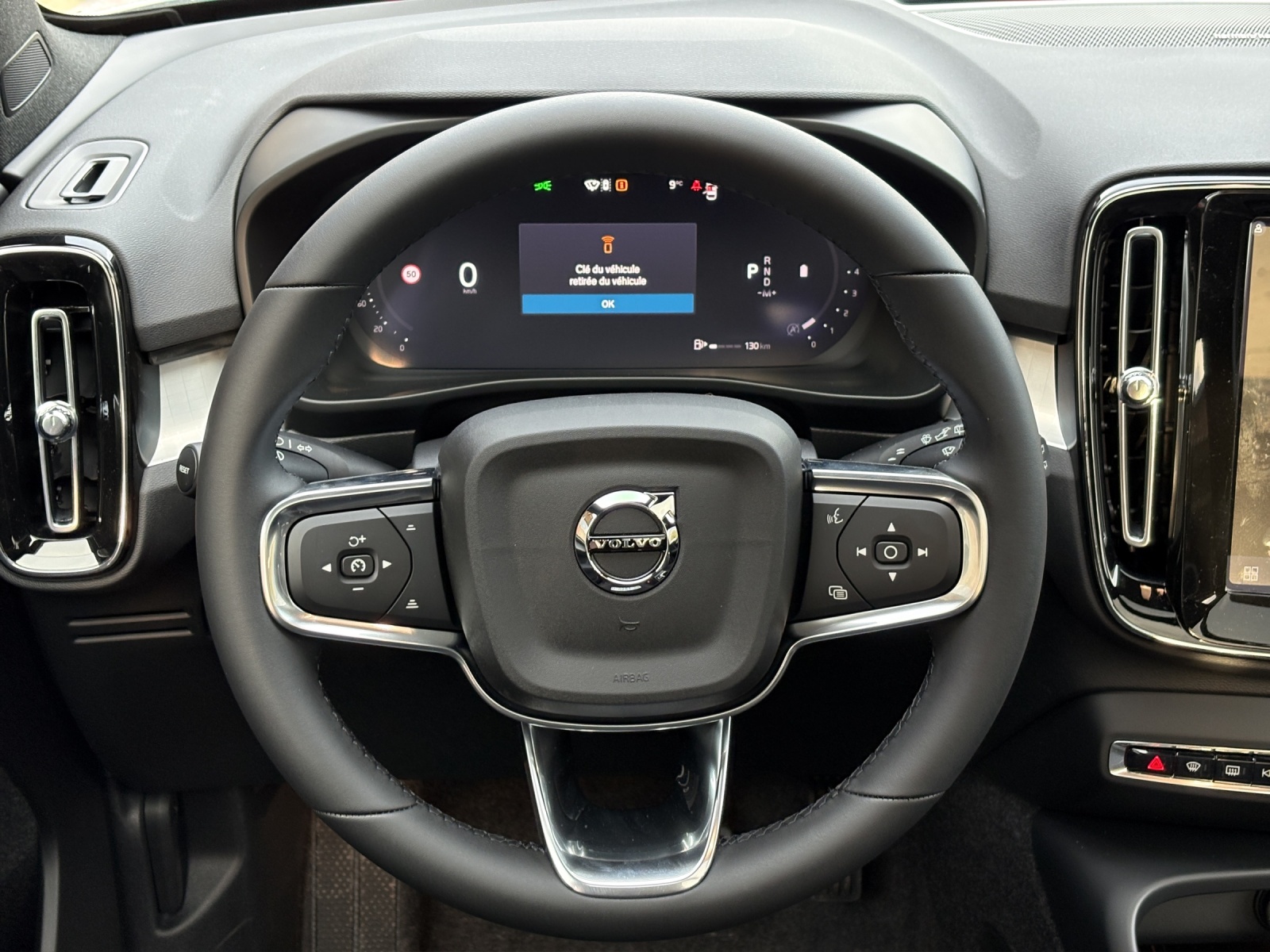 VOLVO XC40 B4 Benzin Mild Hybrid Ultra Black Edition DCT - 9
