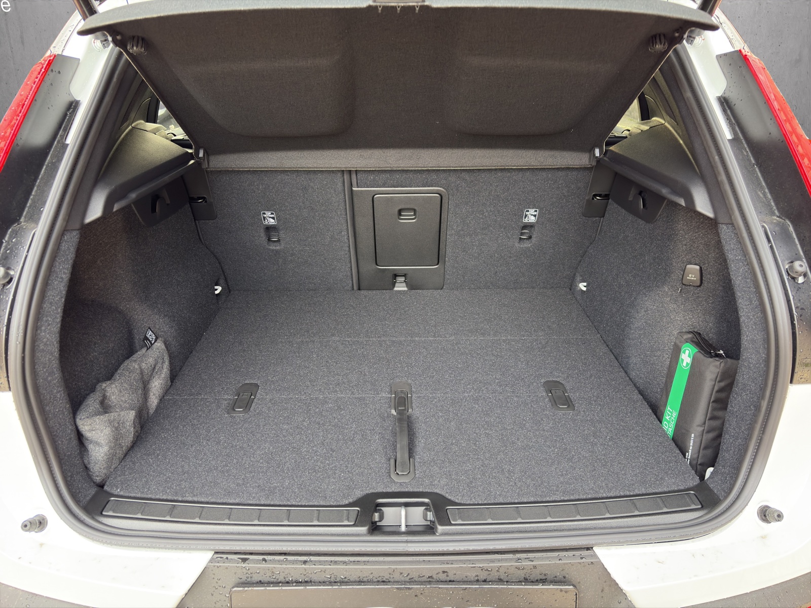 VOLVO XC40 B4 Benzin Mild Hybrid Ultra Black Edition DCT - 13