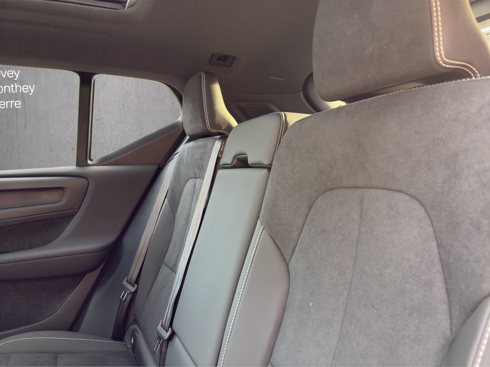 VOLVO XC40 B4 Benzin Mild Hybrid Ultra Black Edition DCT - 12