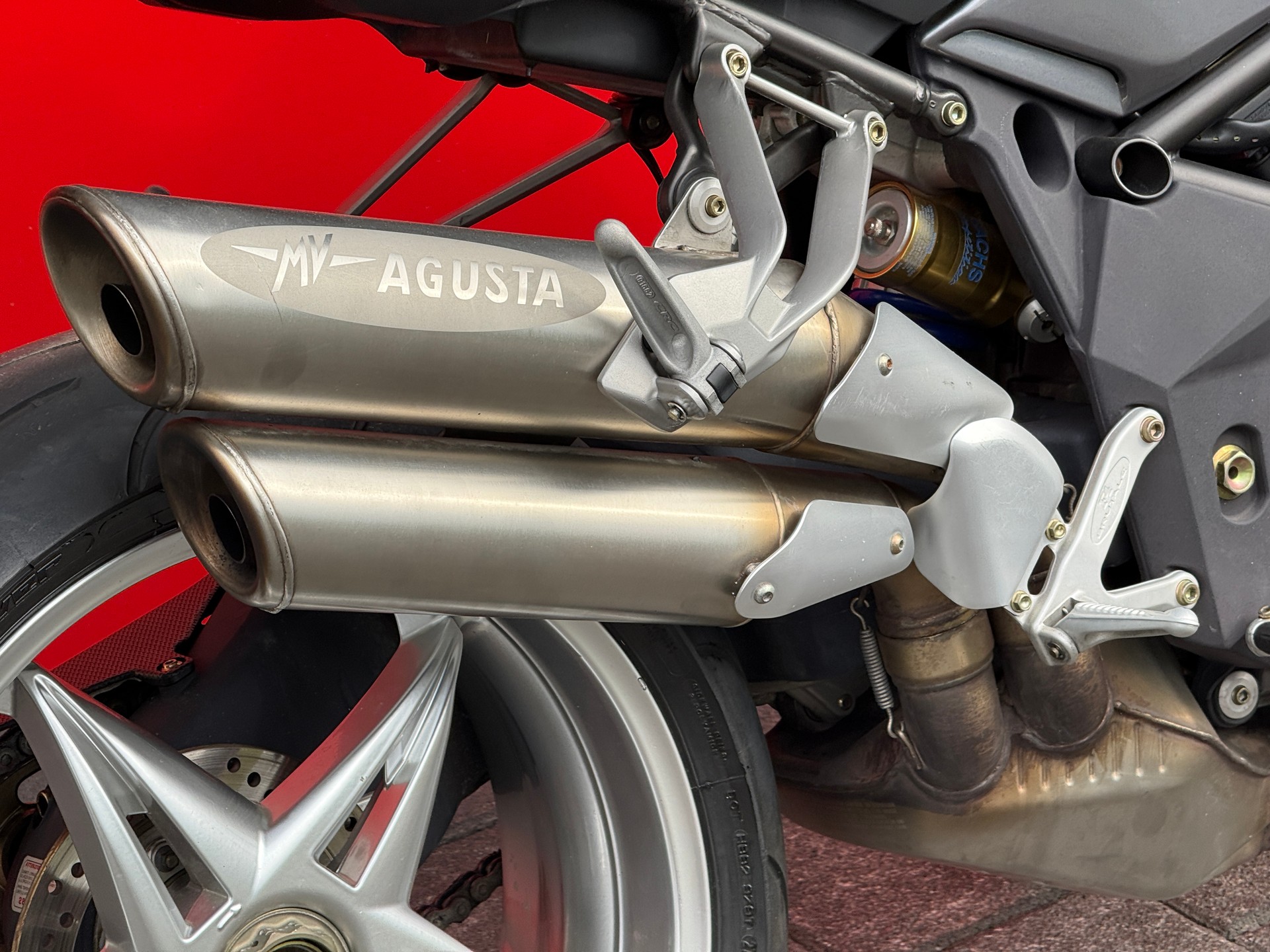MV AGUSTA Brutale 750 S - 6