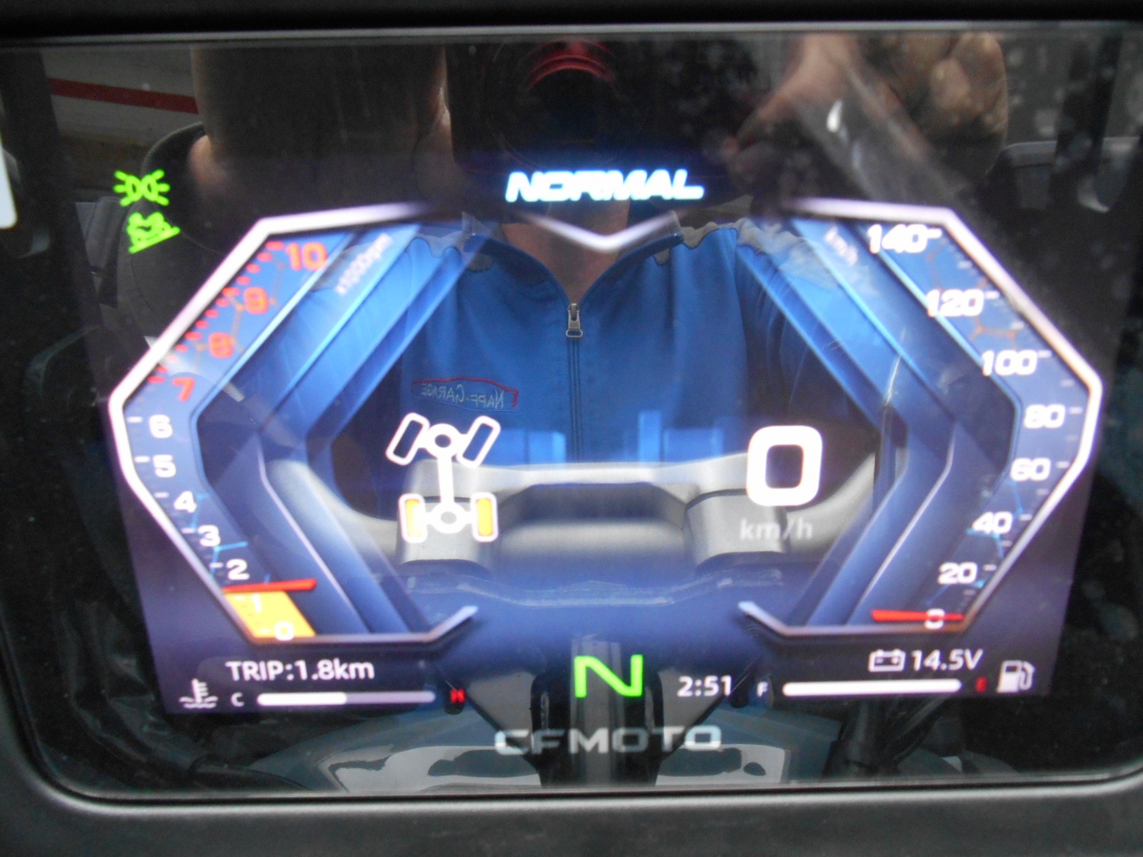 CF MOTO Premium mit Scheibe - 11