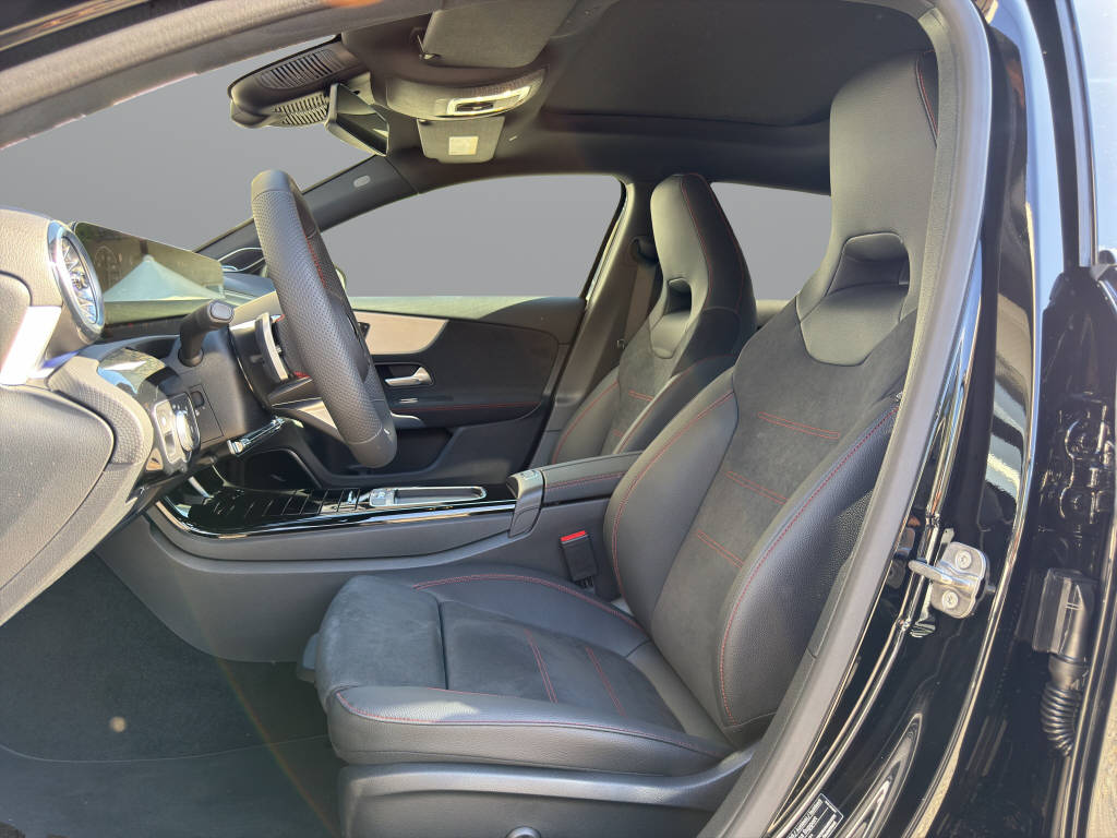 MERCEDES-BENZ A 250 AMG Line 4m - 8