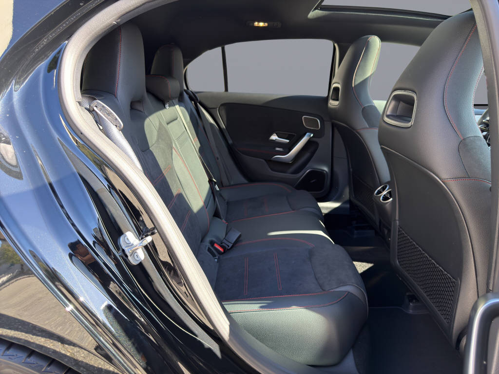 MERCEDES-BENZ A 250 AMG Line 4m - 14