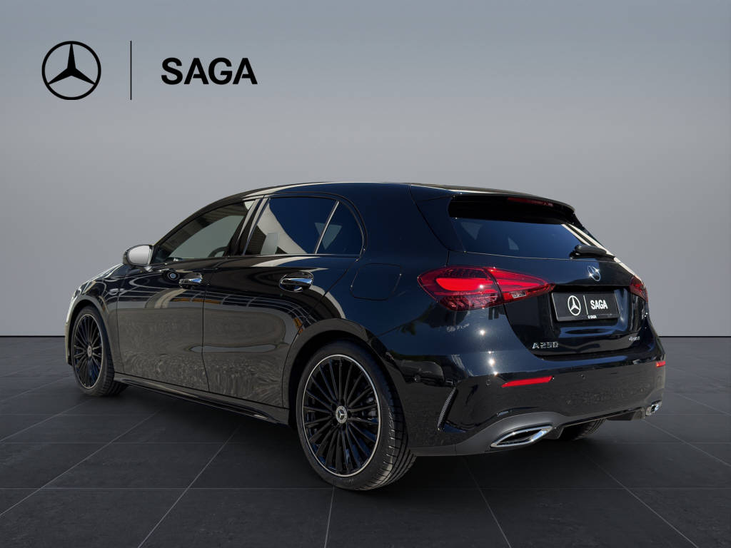 MERCEDES-BENZ A 250 AMG Line 4m - 4