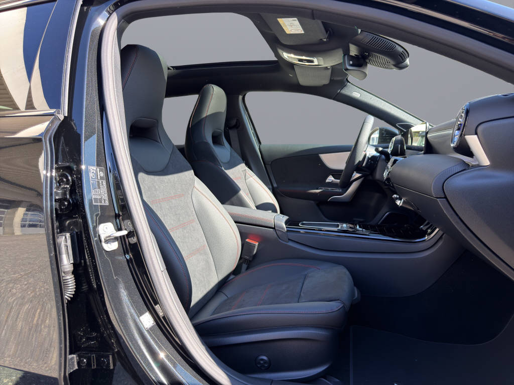 MERCEDES-BENZ A 250 AMG Line 4m - 15