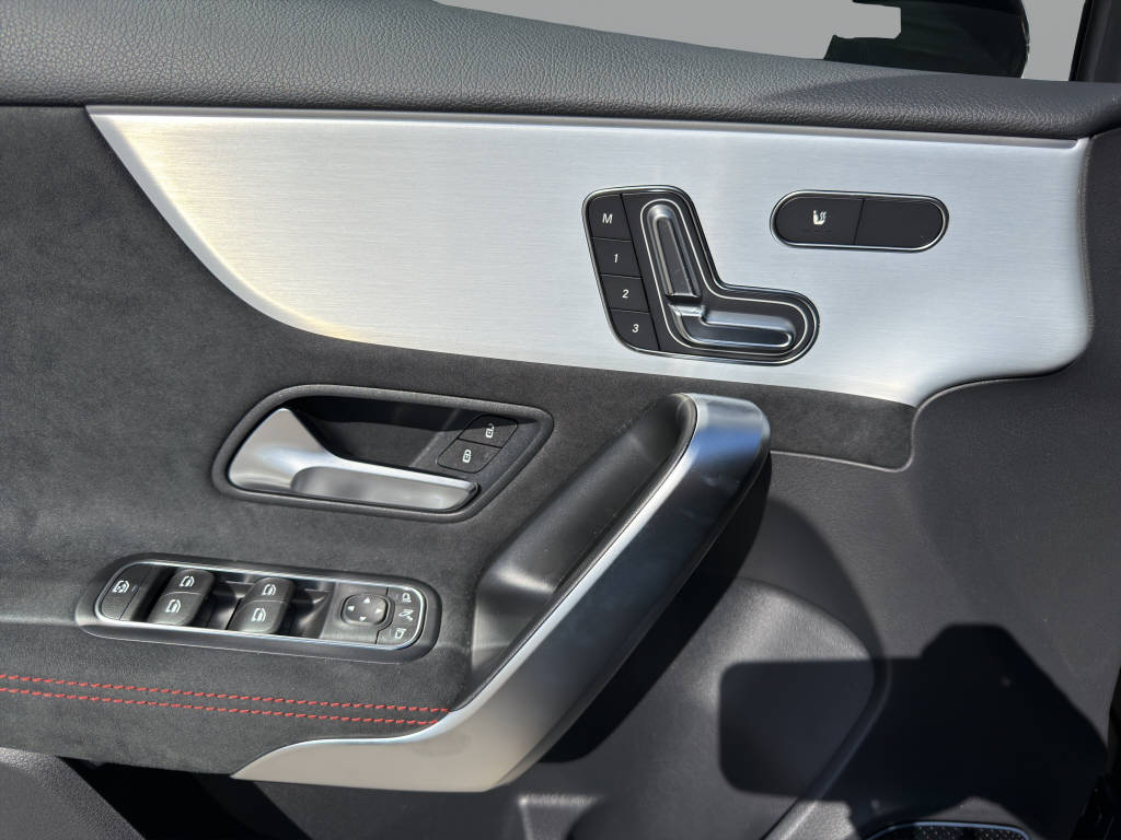 MERCEDES-BENZ A 250 AMG Line 4m - 12