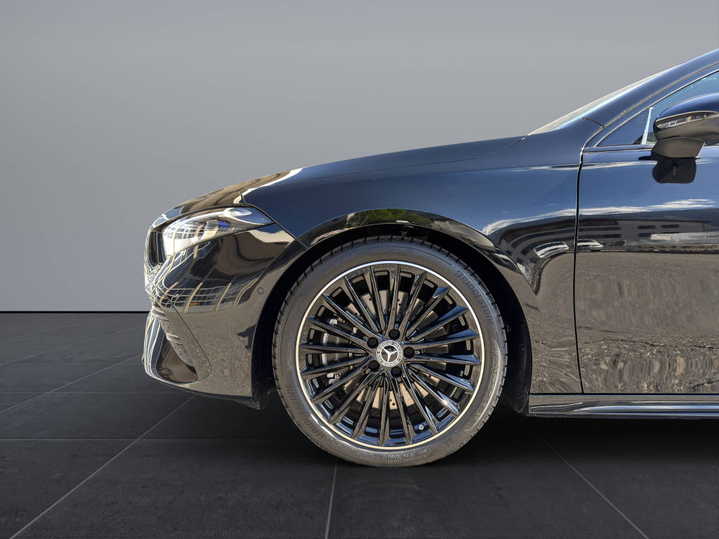 MERCEDES-BENZ A 250 AMG Line 4m - 18