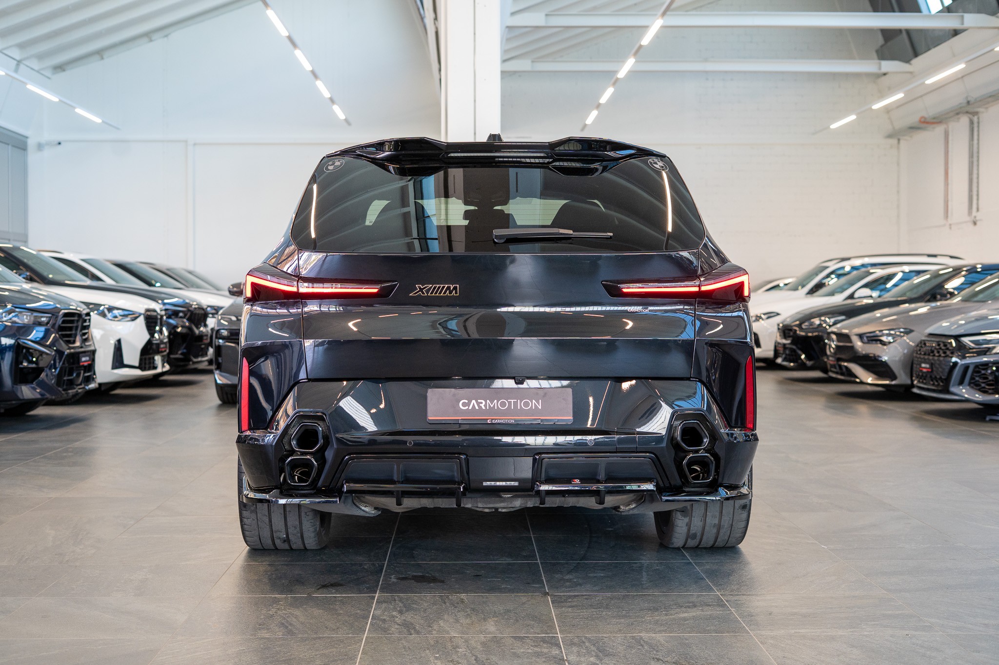 XM xDrive PHEV / CH-Fahrzeug / Maxton Design / Head-Up