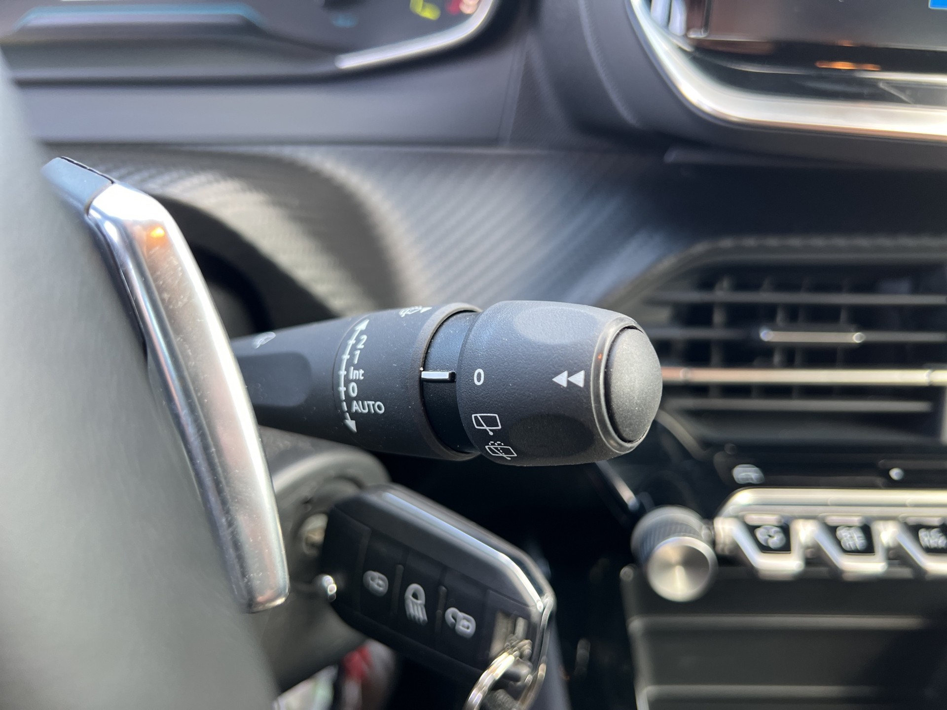 PEUGEOT 2008 1.2 Hybrid 145 Style - 31
