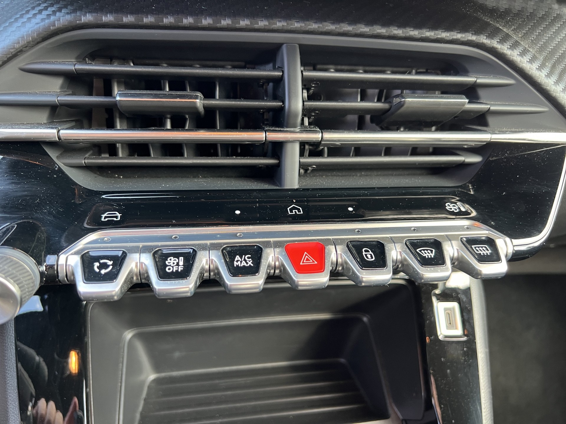 PEUGEOT 2008 1.2 Hybrid 145 Style - 32