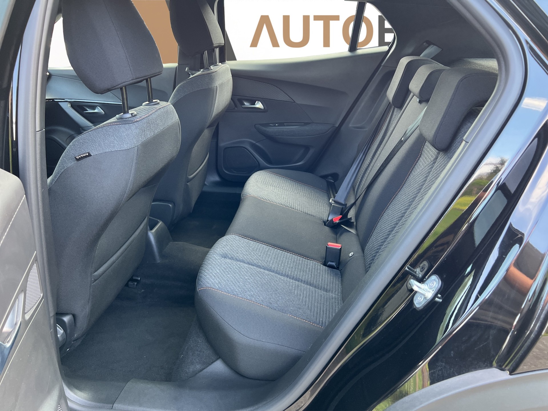 PEUGEOT 2008 1.2 Hybrid 145 Style - 17