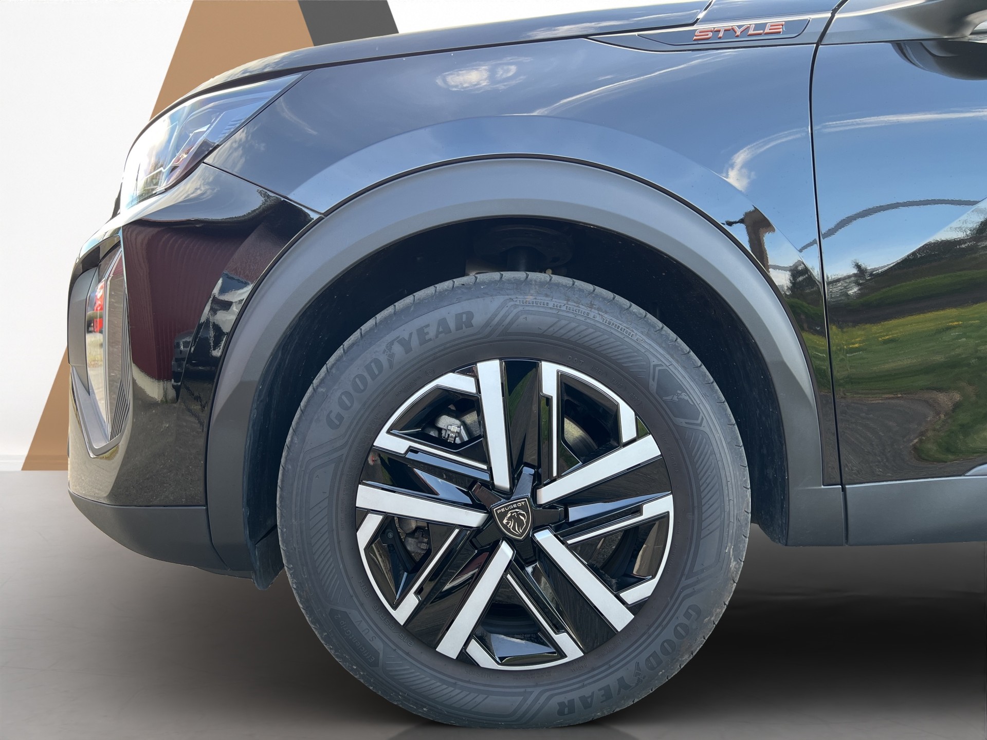 PEUGEOT 2008 1.2 Hybrid 145 Style - 24