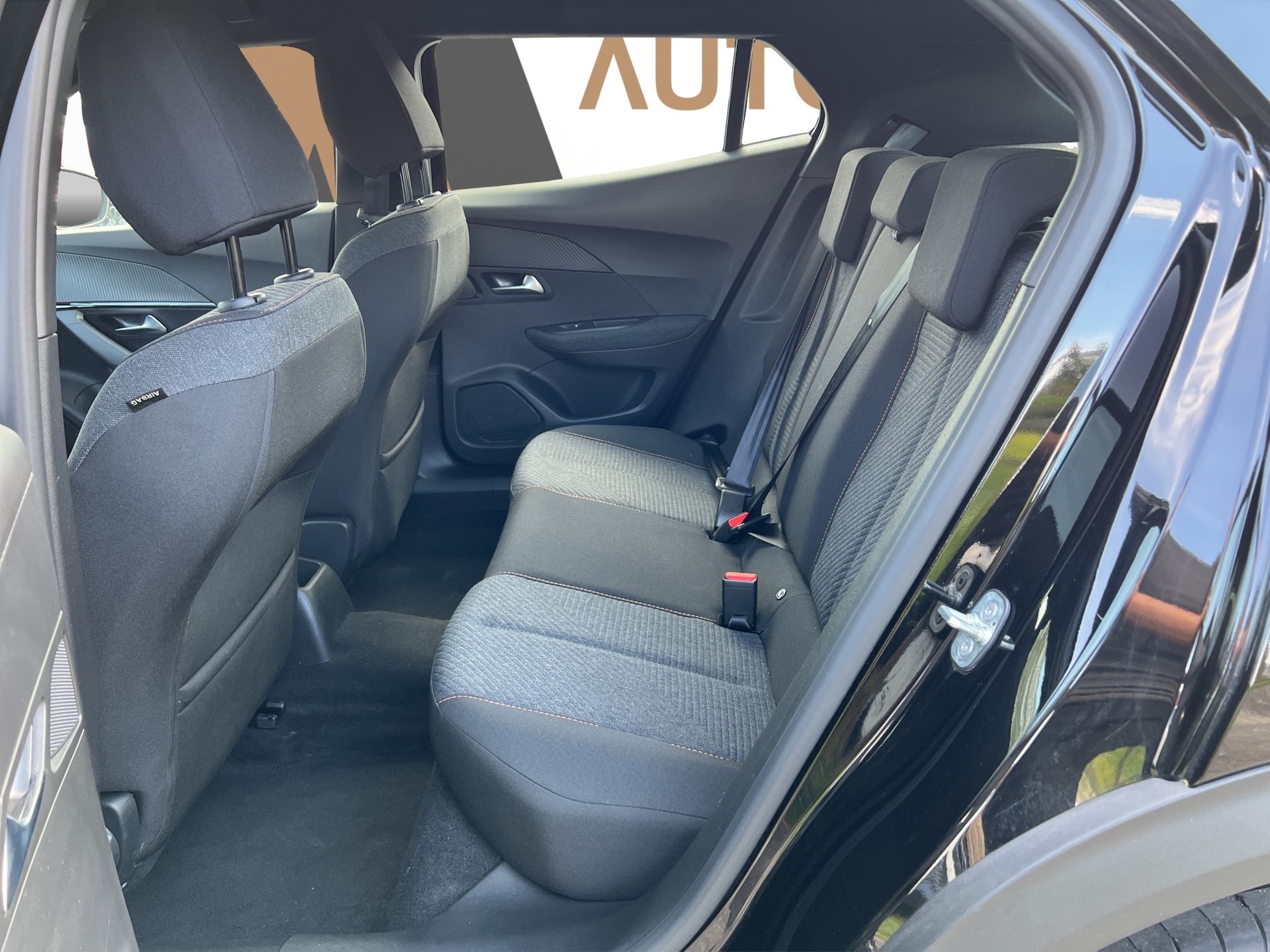 PEUGEOT 2008 1.2 Hybrid 145 Style - 16