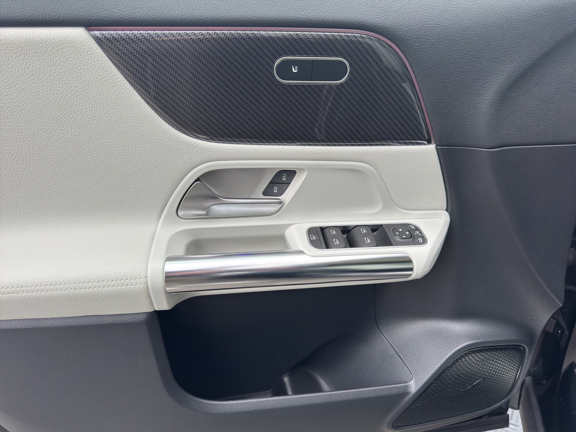 MERCEDES-BENZ GLA 200 4Matic AMG Line 8G-DCT - 10