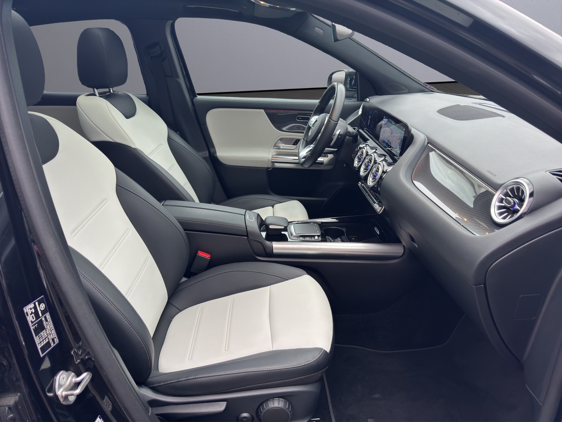 MERCEDES-BENZ GLA 200 4Matic AMG Line 8G-DCT - 16