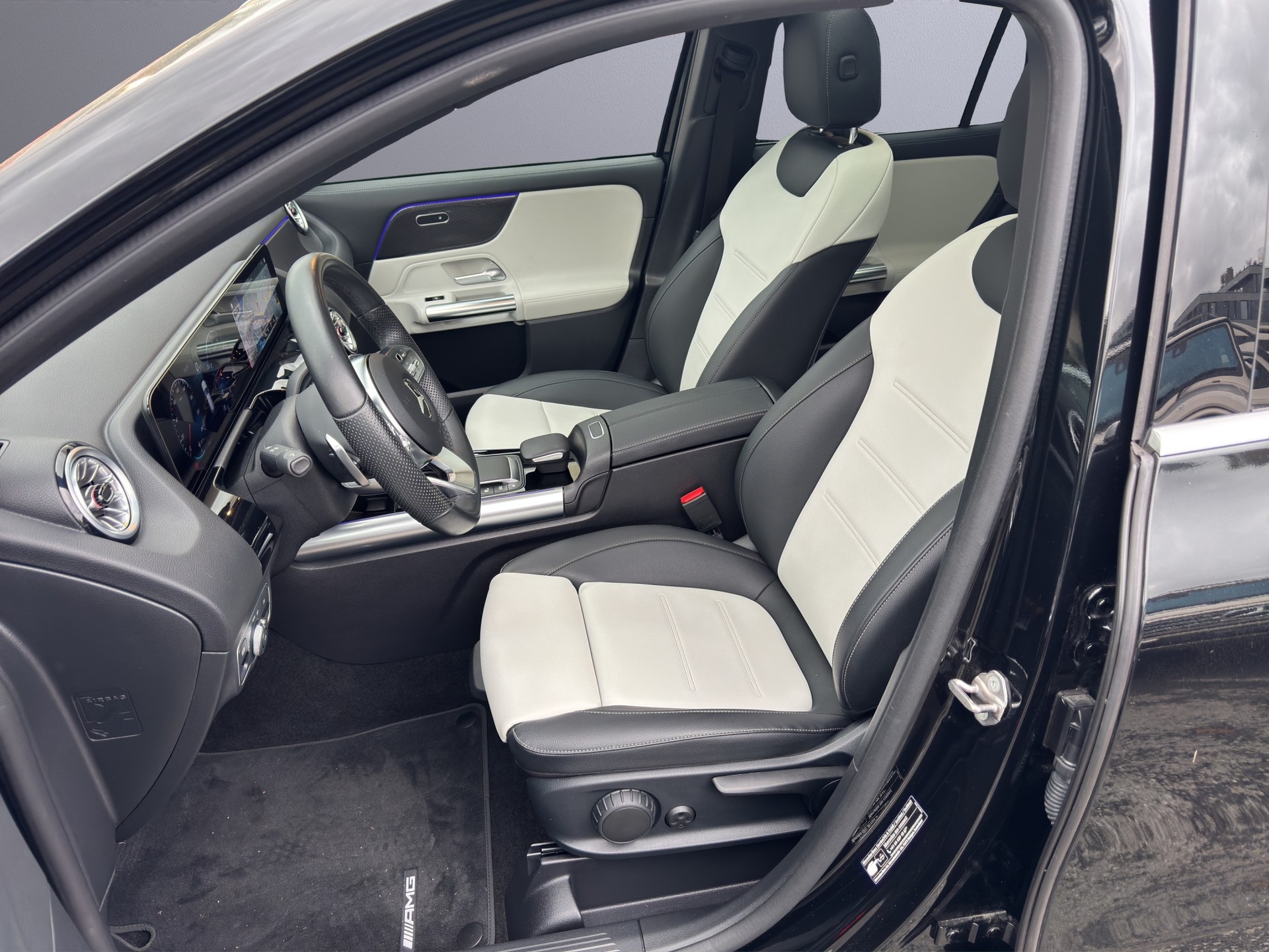 MERCEDES-BENZ GLA 200 4Matic AMG Line 8G-DCT - 11