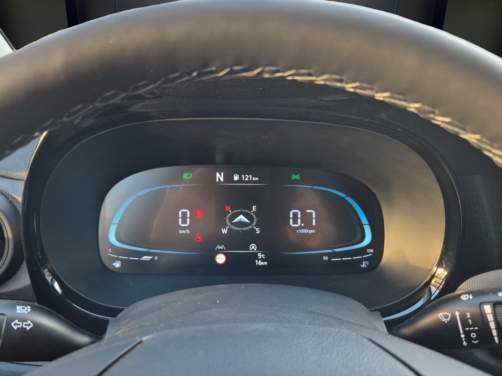 HYUNDAI i10 1.2 Amplia Aut. - 8