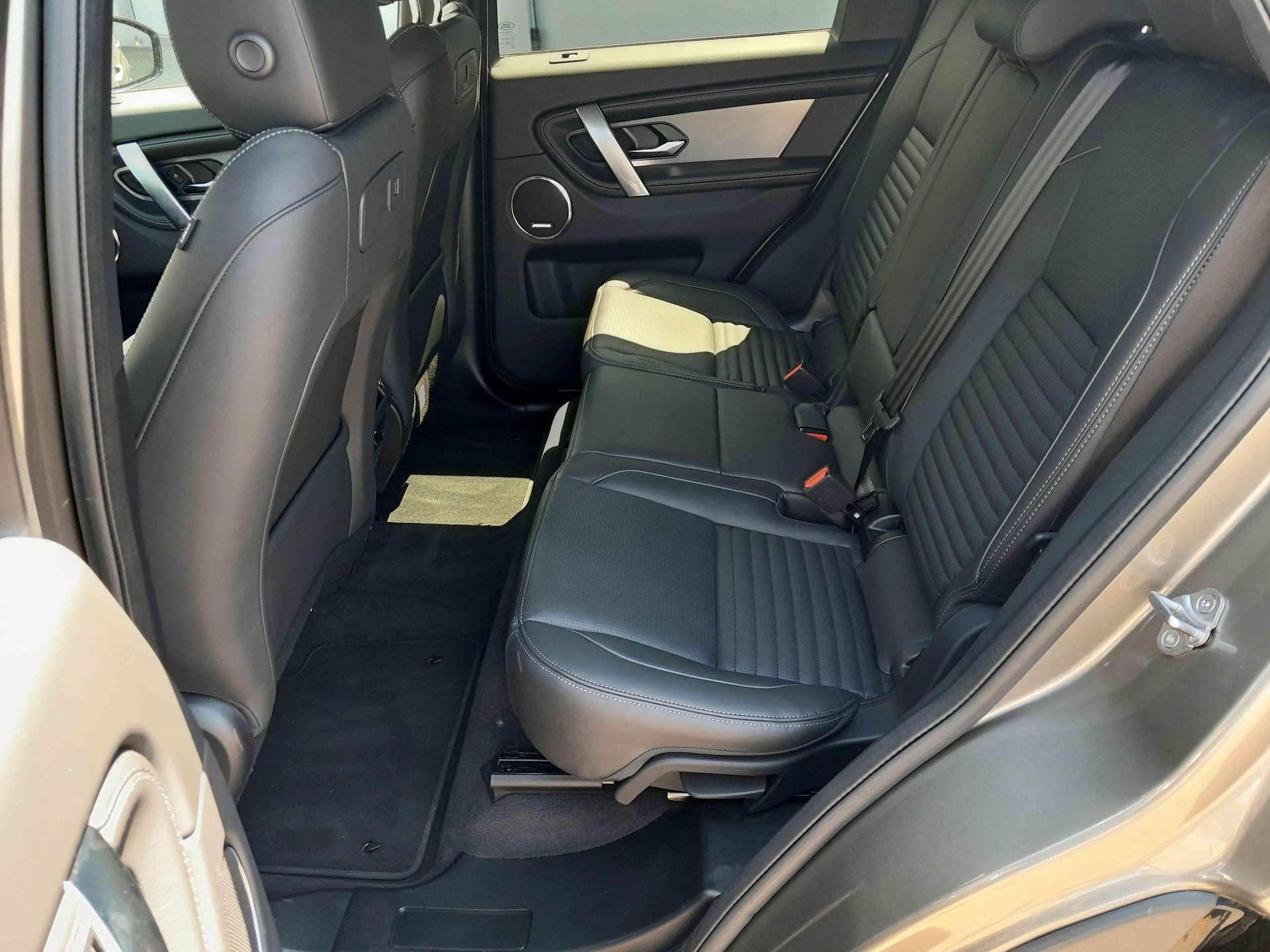 LAND ROVER Discovery Sport 1.5 T 270e Dynamic HSE - 17