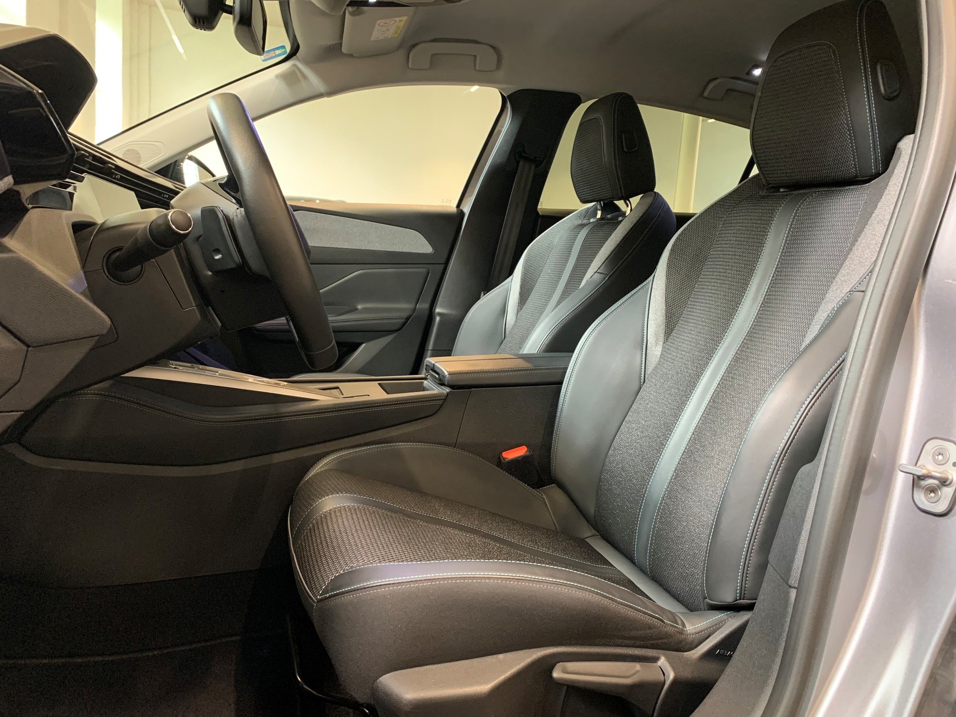 PEUGEOT 308 1.2 Pure Tech Allure EAT8 - 9