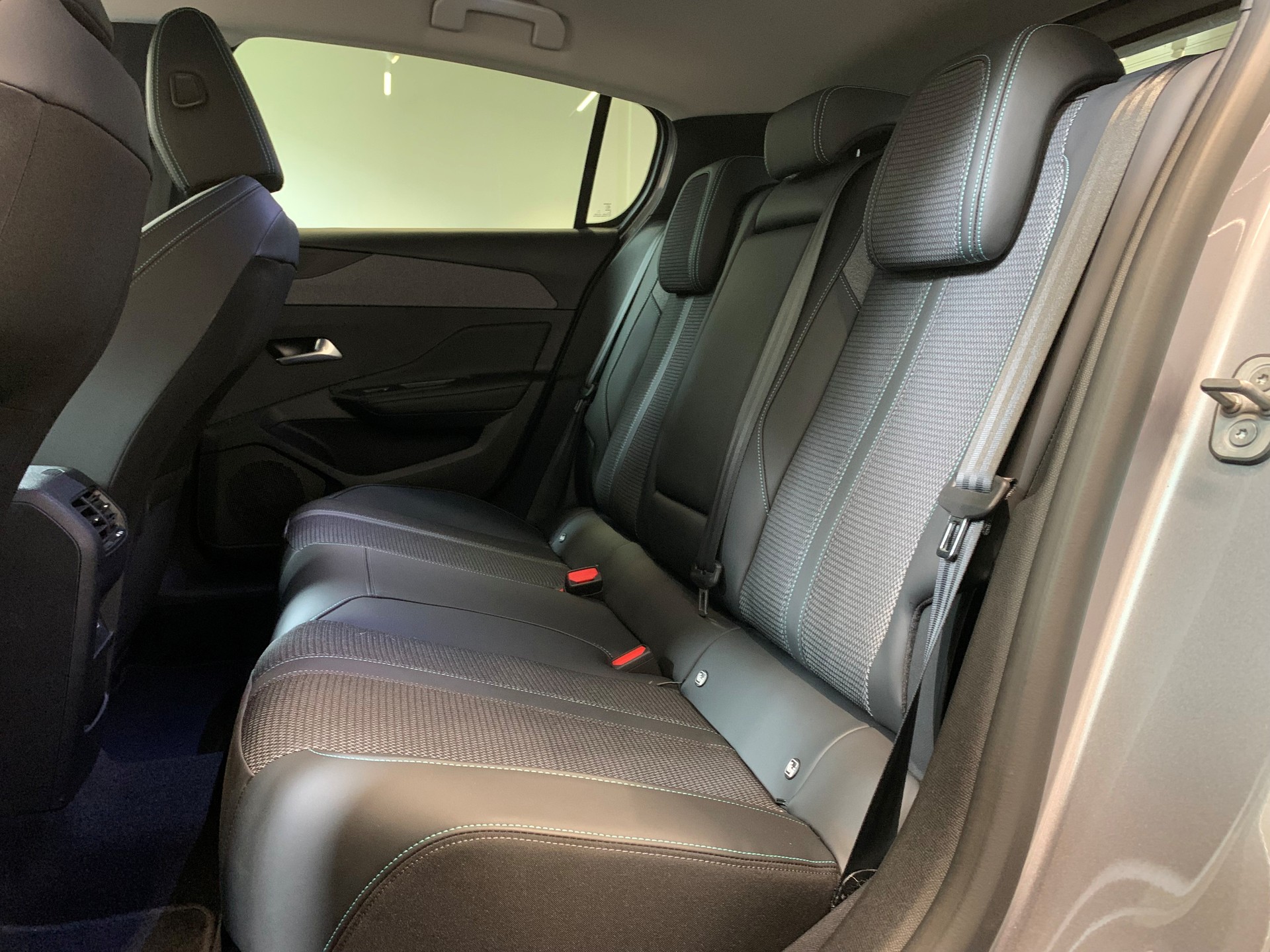 PEUGEOT 308 1.2 Pure Tech Allure EAT8 - 10