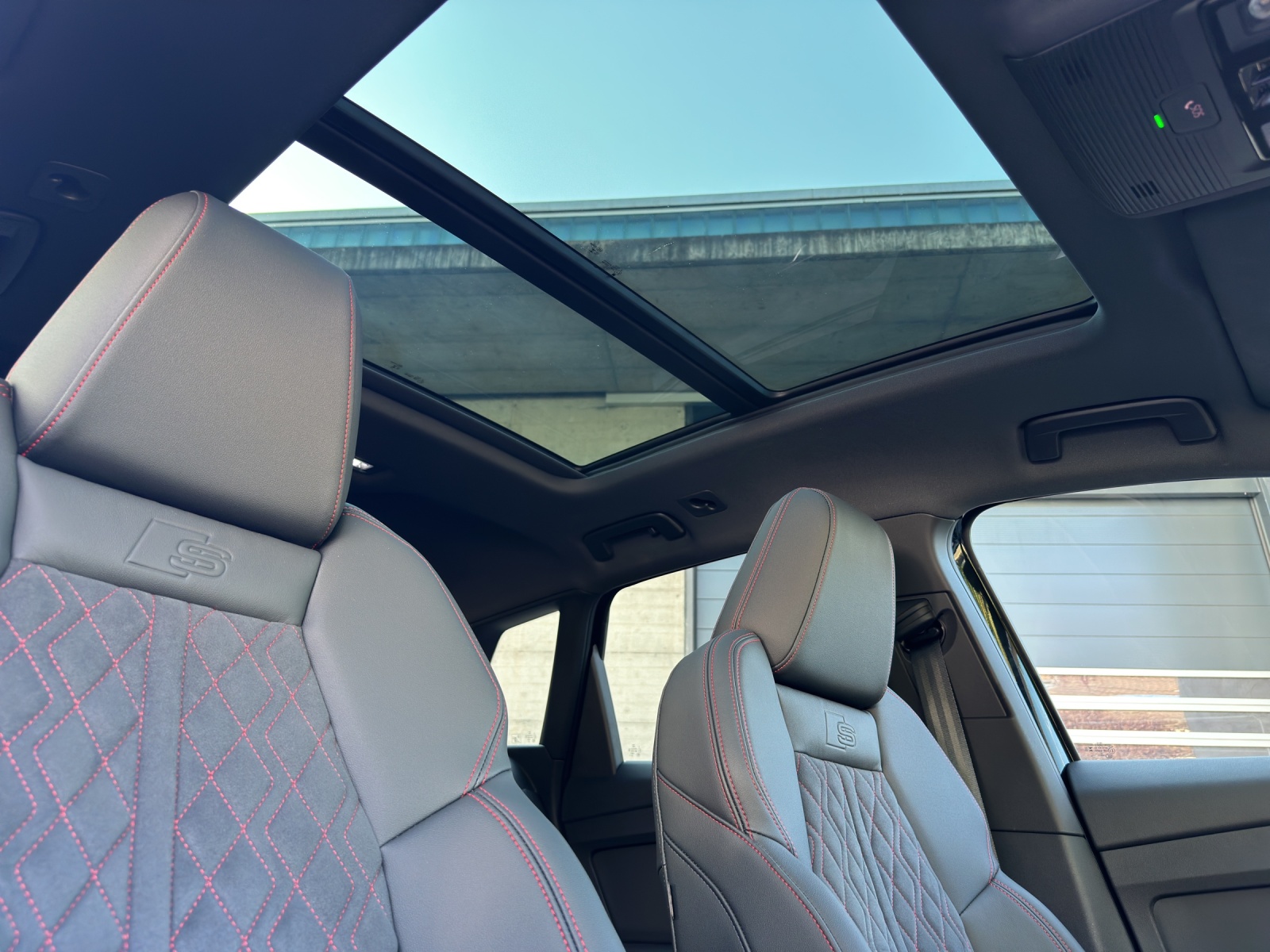 AUDI Q4 e-tron 45 Edition Swiss Ski quattro - 15