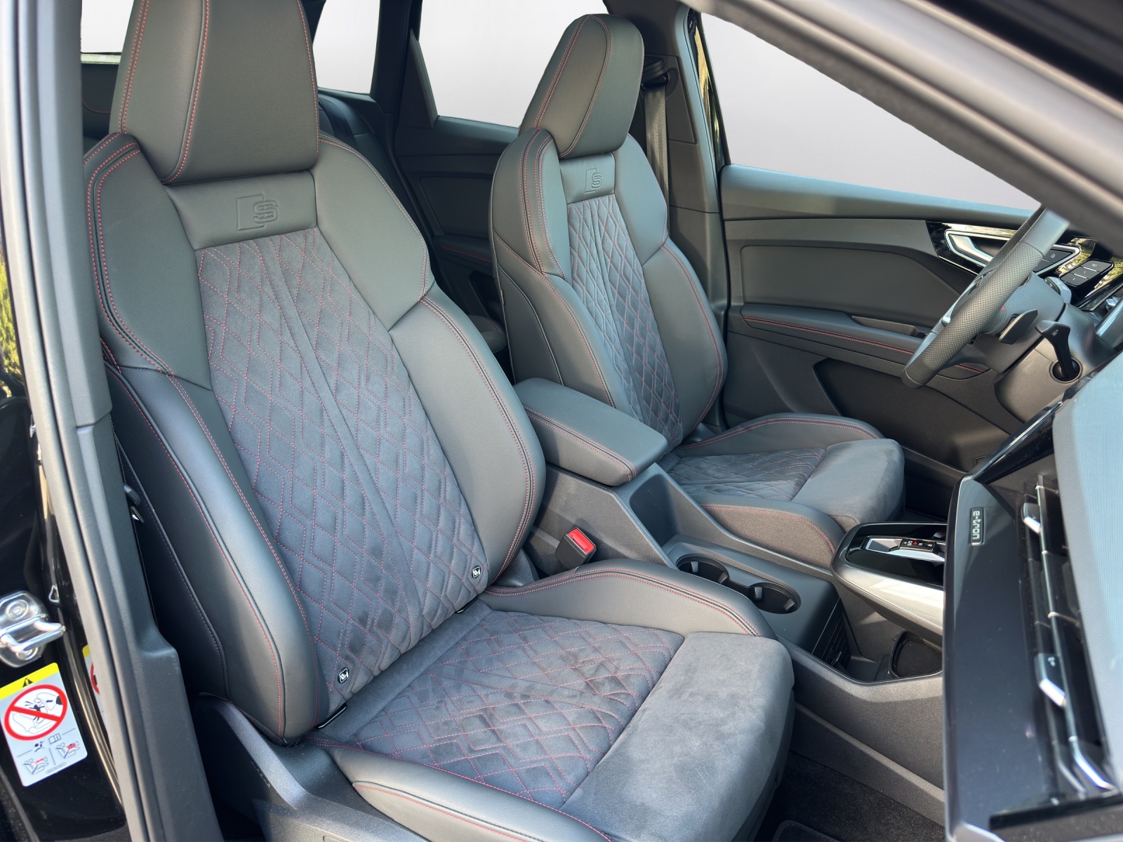 AUDI Q4 e-tron 45 Edition Swiss Ski quattro - 14