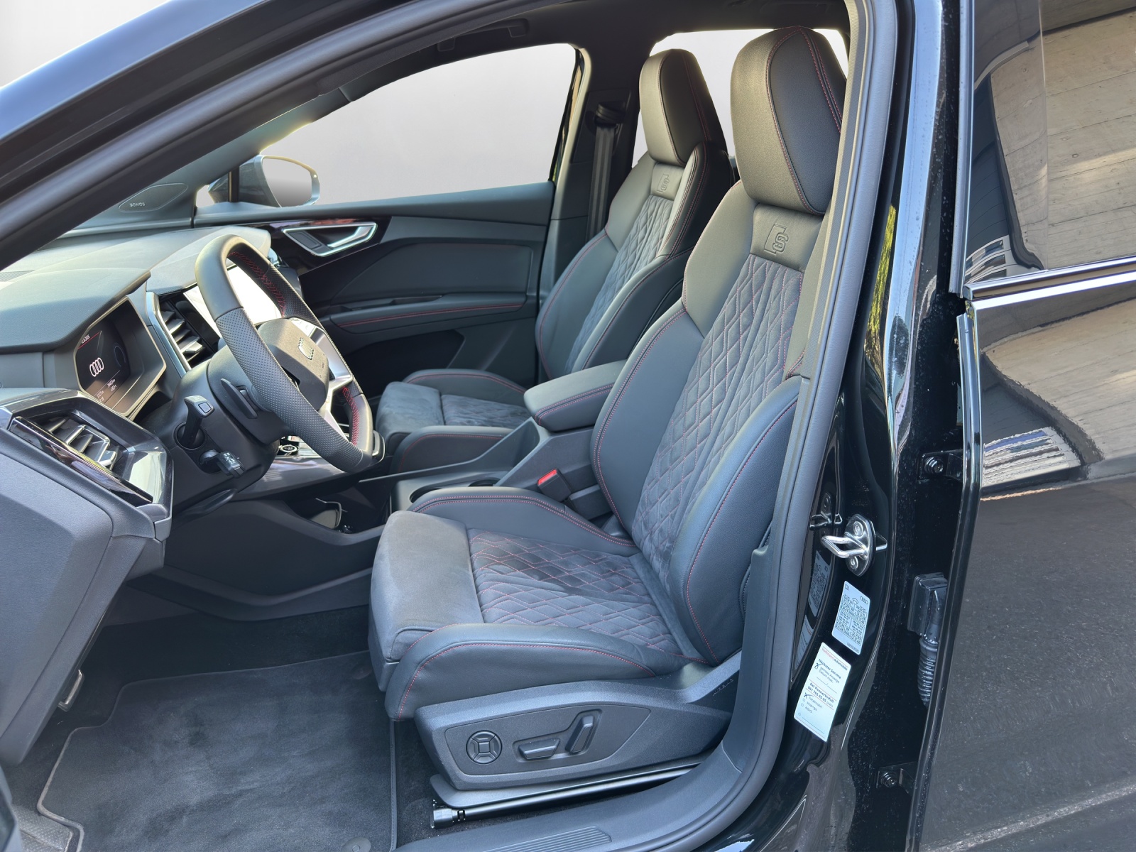 AUDI Q4 e-tron 45 Edition Swiss Ski quattro - 10