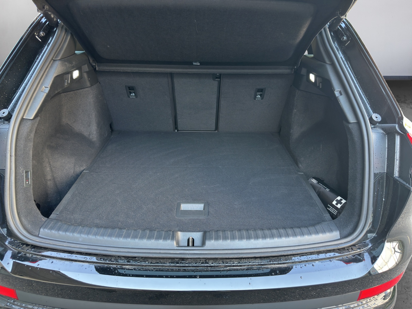 AUDI Q4 e-tron 45 Edition Swiss Ski quattro - 12