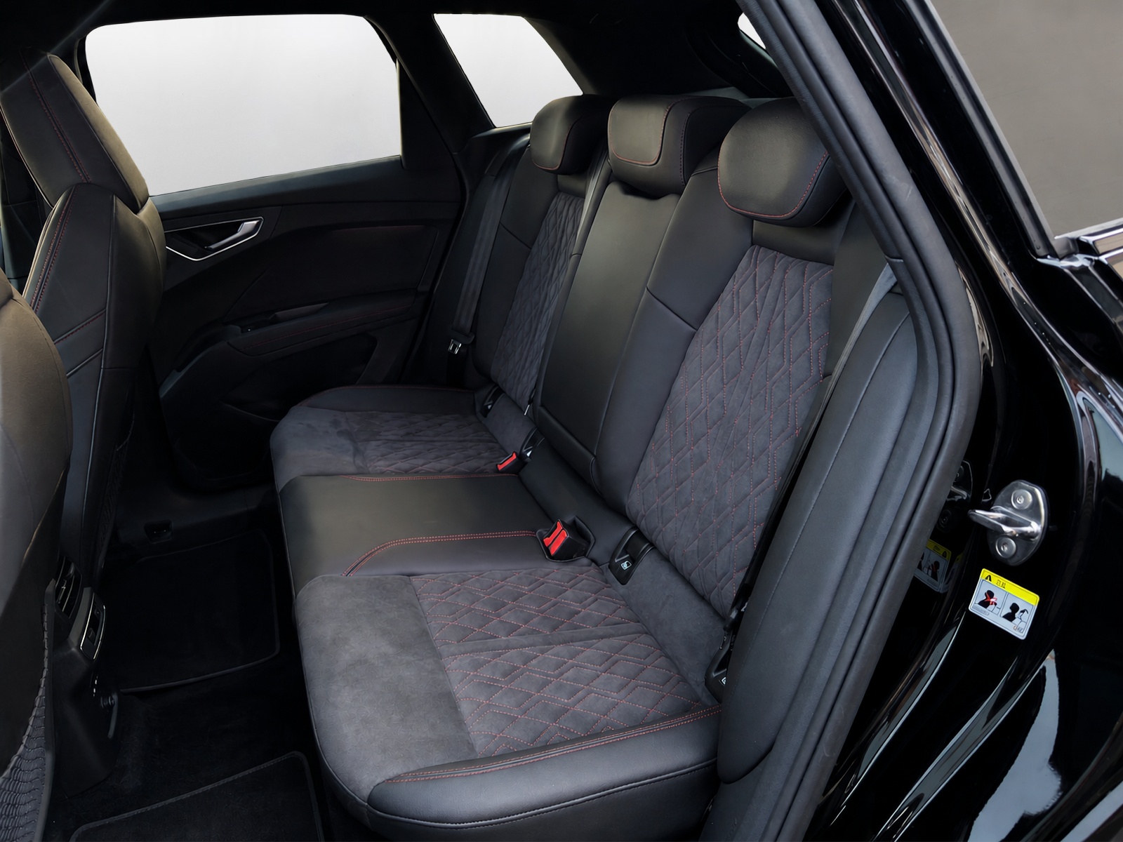 AUDI Q4 e-tron 45 Edition Swiss Ski quattro - 11