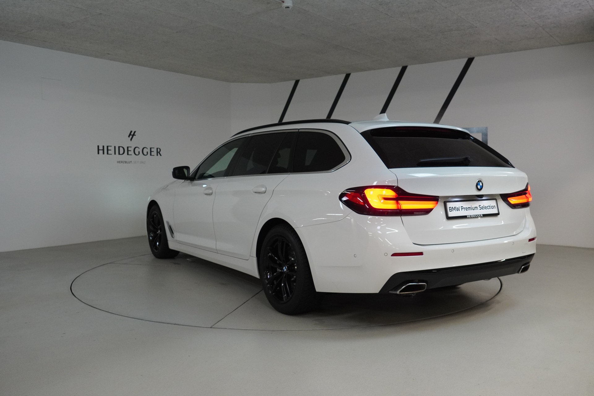 BMW 530d xDrive 48V Touring Steptronic - 5