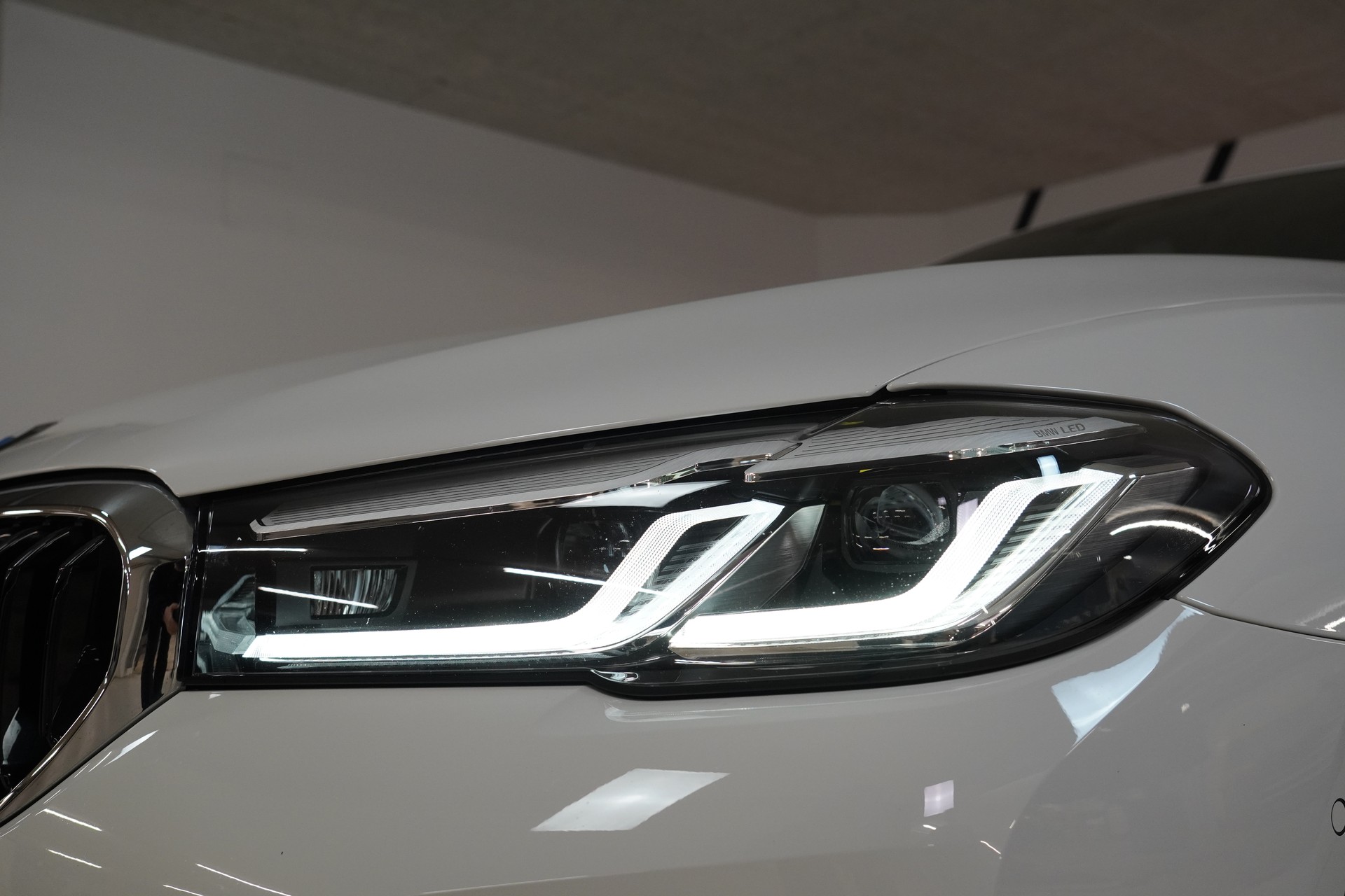BMW 530d xDrive 48V Touring Steptronic - 9