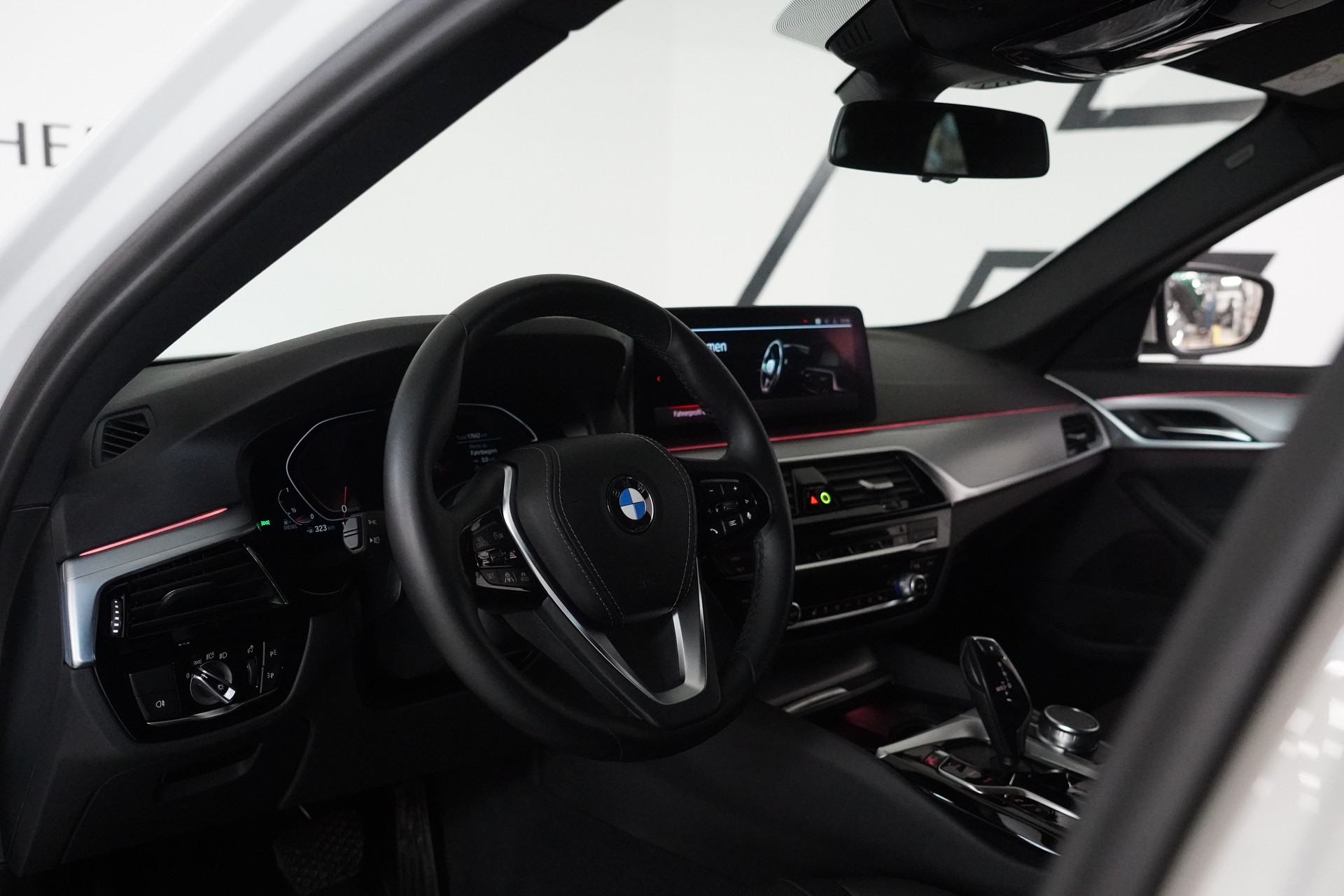 BMW 530d xDrive 48V Touring Steptronic - 23