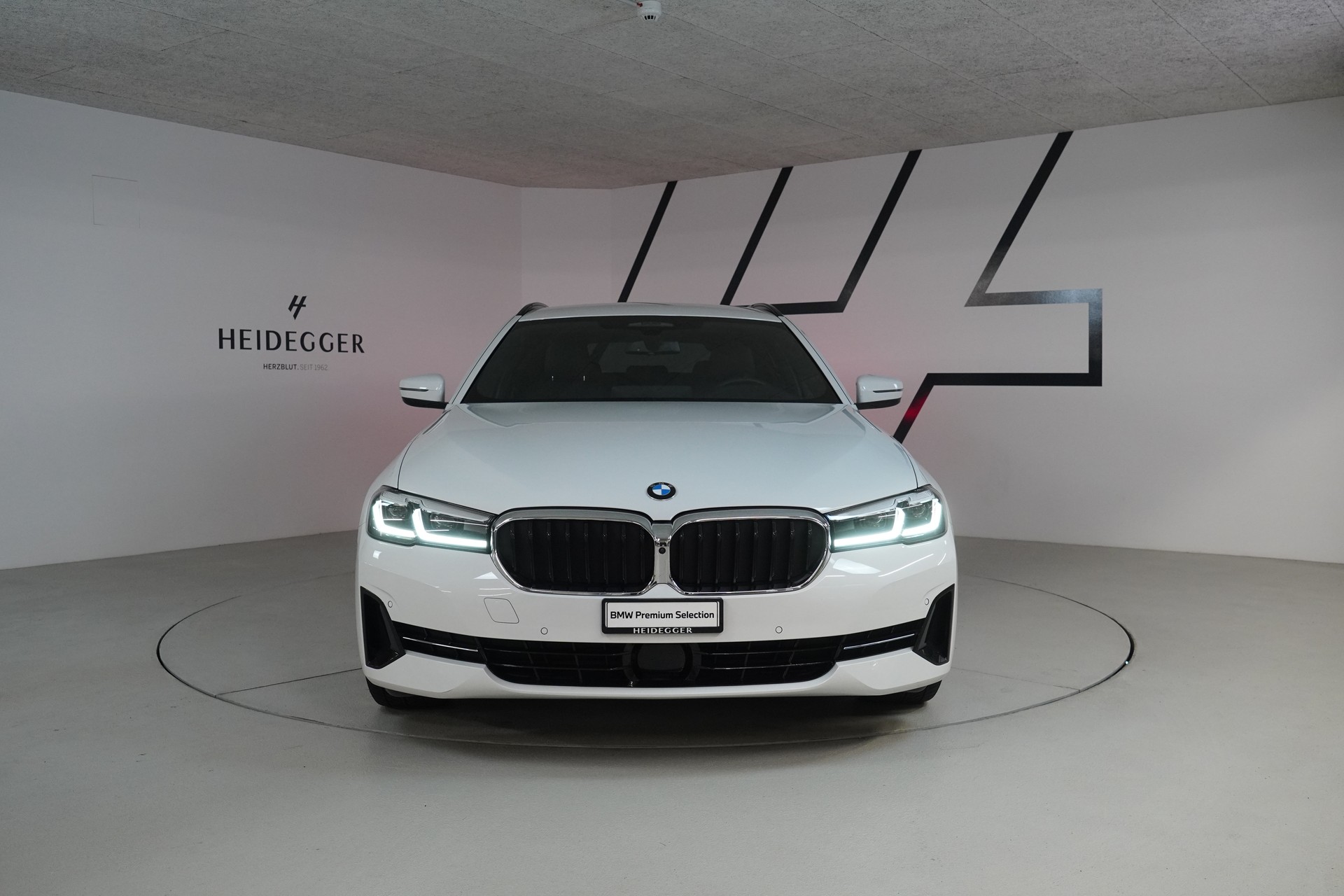 BMW 530d xDrive 48V Touring Steptronic - 2