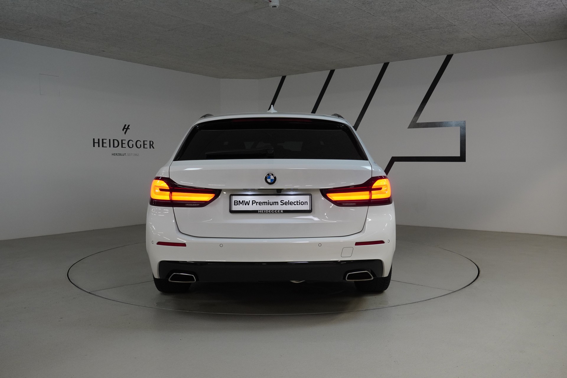 BMW 530d xDrive 48V Touring Steptronic - 6