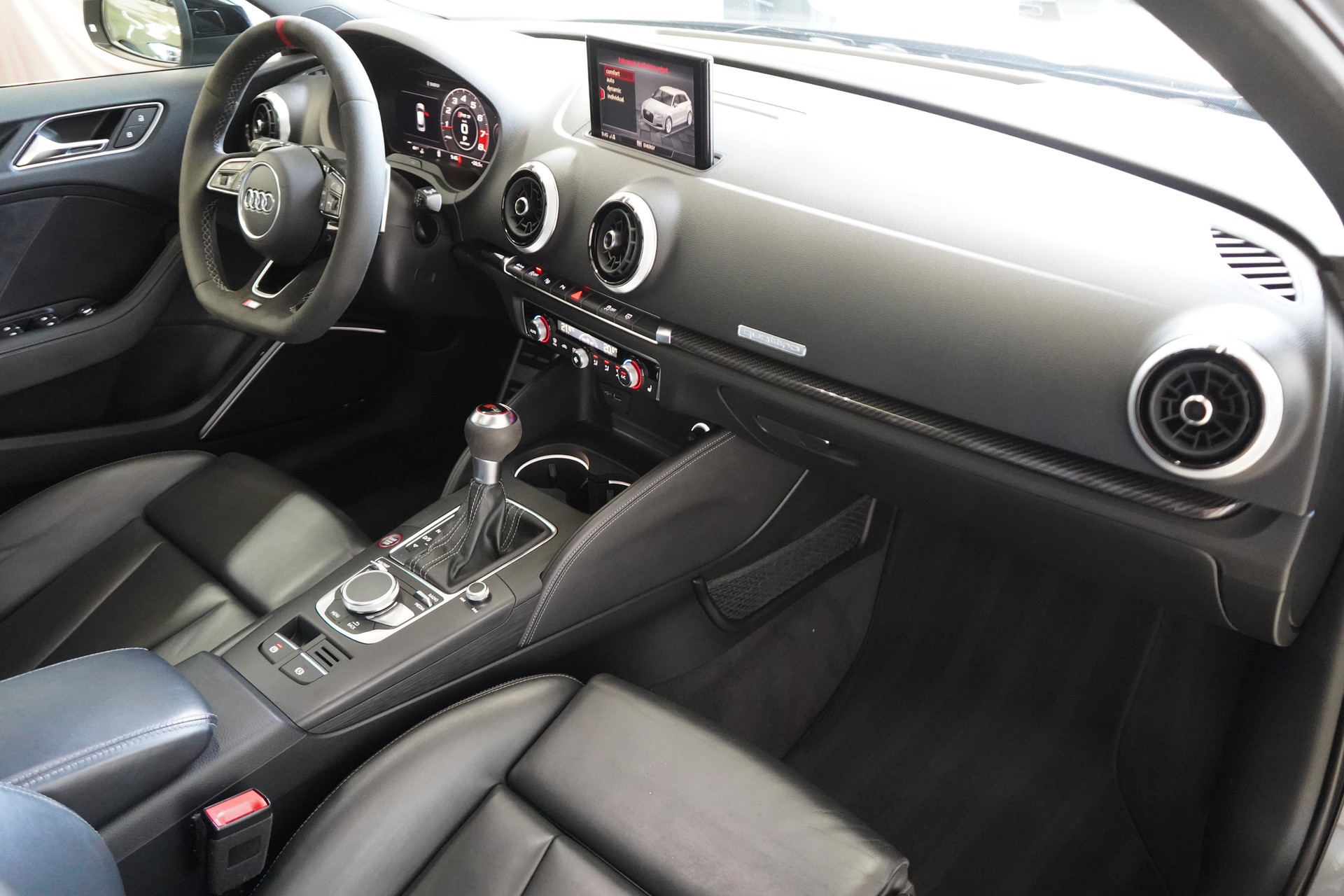 AUDI RS3 Sportback 2.5 TSI quattro S-tronic - 28