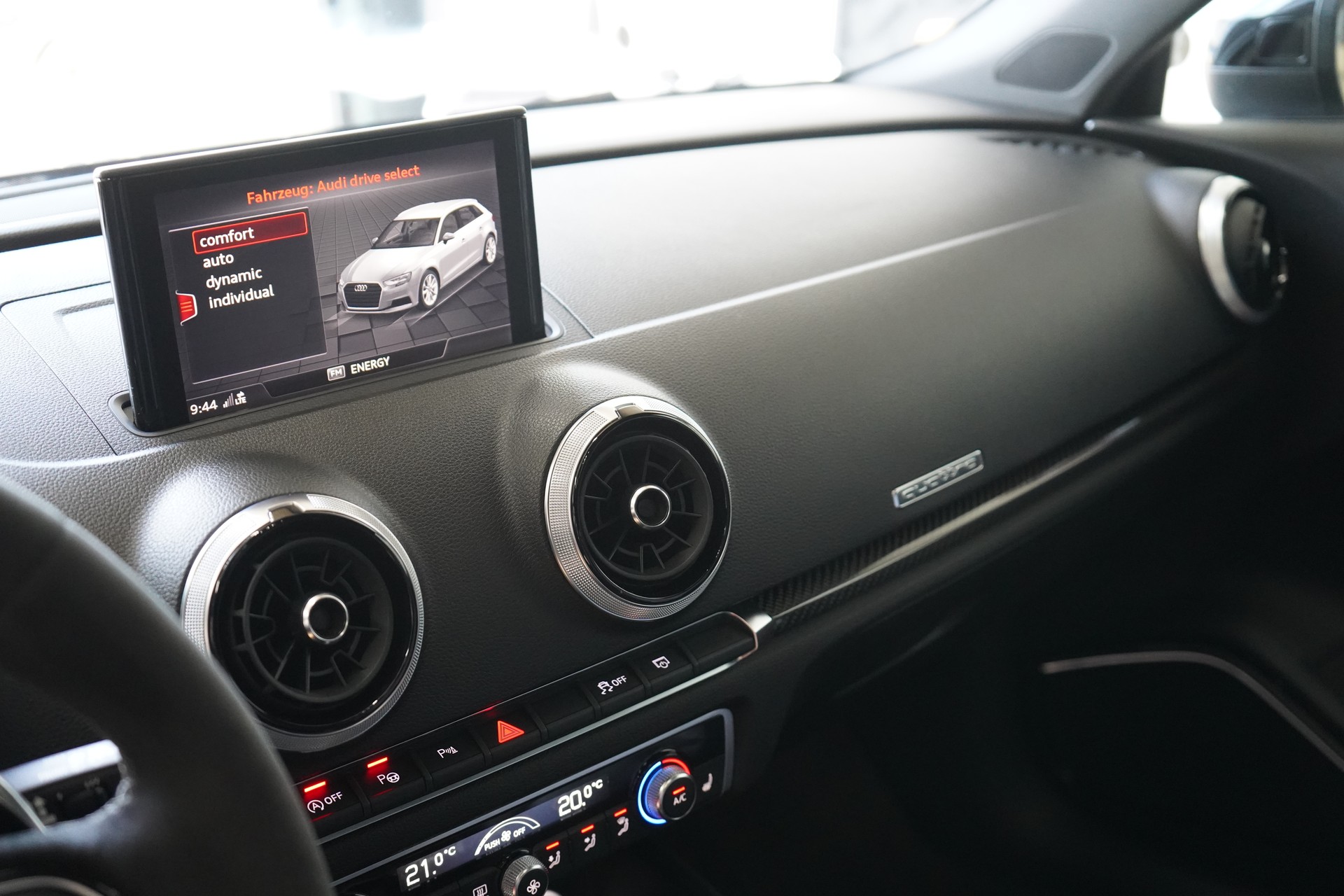 AUDI RS3 Sportback 2.5 TSI quattro S-tronic - 19