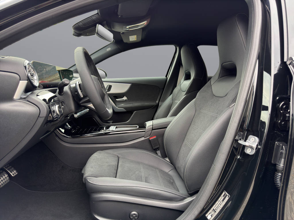 MERCEDES-BENZ A 250 AMG Line 4m - 8