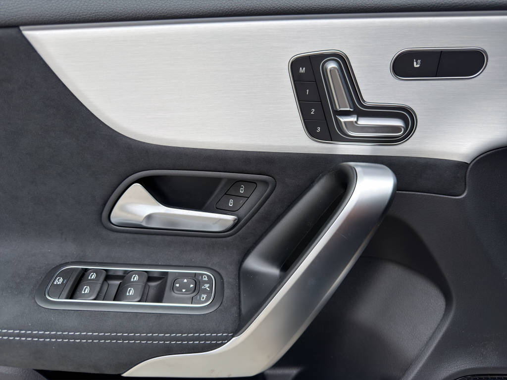 MERCEDES-BENZ A 250 AMG Line 4m - 13