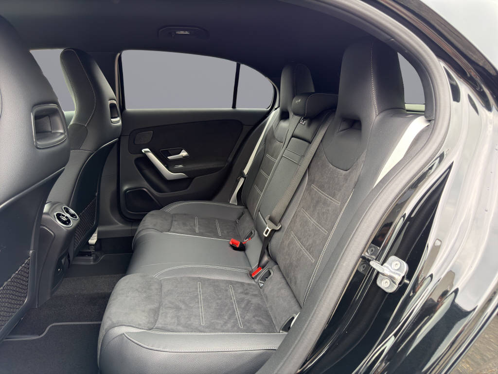 MERCEDES-BENZ A 250 AMG Line 4m - 14