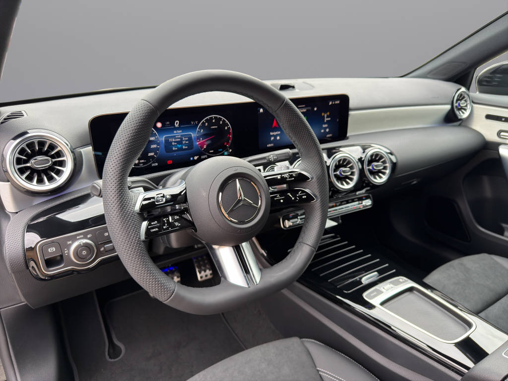 MERCEDES-BENZ A 250 AMG Line 4m - 10