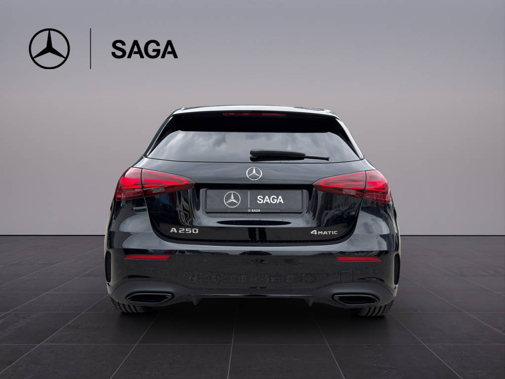 MERCEDES-BENZ A 250 AMG Line 4m - 5